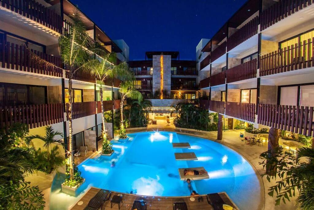 Paradise: 2 Bed 2 Bath Downtown Apartamento